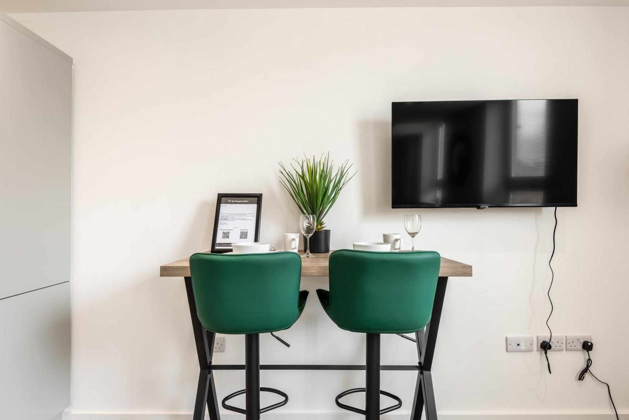 Contemporary 1 Bed Central Rotherham Studio Екстер'єр фото